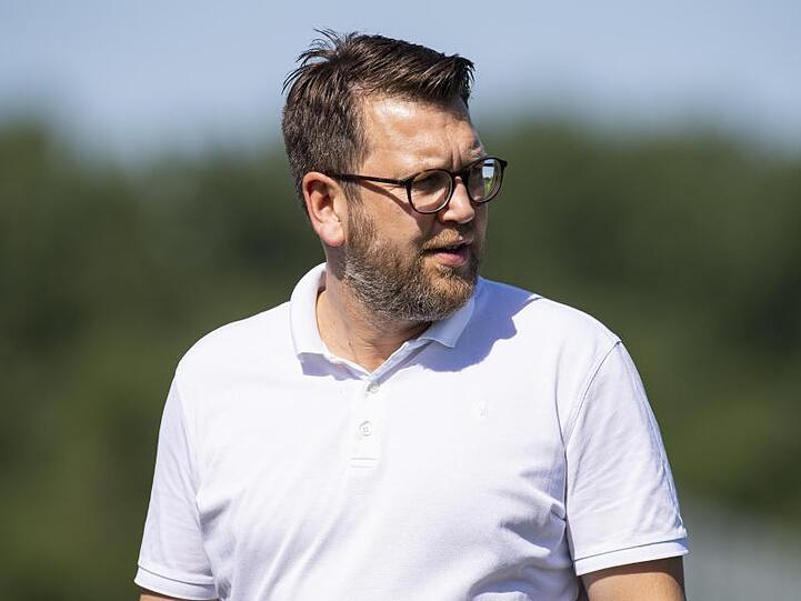 Paderborn-Manager Martin Przondziono beklagt die großen finanziellen Unterschiede in der Fußball-Bundesliga.