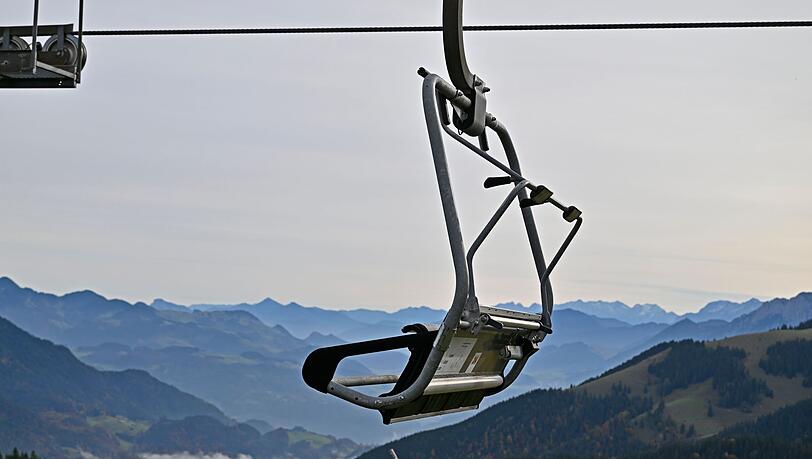 Zunächst soll es in Bayern meist stark bewölkt bleiben, vor allem in Franken setzt im Tagesverlauf dann Regen ein. (Archivbild)