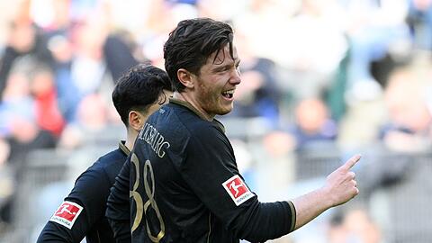 Durch seine Fairplay-Aktion Mann des Spiels: Augsburgs Michael Gregoritsch.