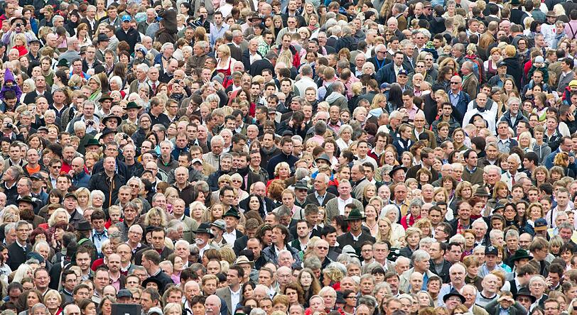 "Kleine Wiesn&ldquo; wird sie genannt, weil sie durch das ZLF, das gestern zu Ende ging, weniger Platz hat als sonst &ndash; aber diese &bdquo;Kleine&ldquo; hat&rsquo;s in sich: 3,6 Millionen Besucher zählten die Veranstalter zur Halbzeit, das sind 100000 mehr als 2011 &ndash; und 0,4 Millionen mehr als zur letzten kleinen Wiesn 2008.