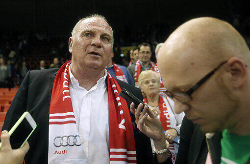 Schließlich gewinnt der FC Bayern mit 72:66 gegen die Trierer.