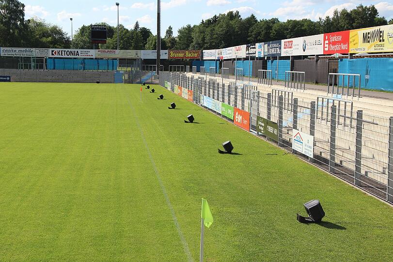 Ausnahmezustand vor Guardiolas erstem Spiel in Weiden: Die AZ war schon da und zeigt in der Bilderstrecke, was die Bayern dort erwartet.