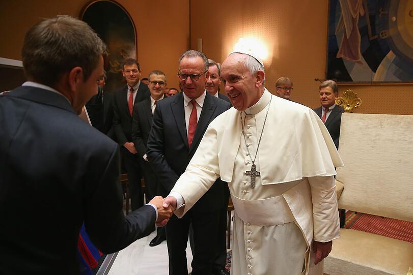 Große Ehre für den FC Bayern: Die Bilder von der Privataudienz bei Papst Franziskus.
