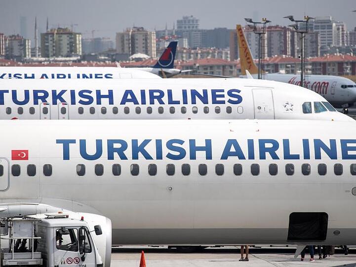In der Nacht auf Freitag soll in der türkischen Metropole Istanbul der Umzug vom Flughafen Atatürk zum neuen Mega-Airport im Norden der Stadt beginnen.