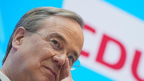 Armin Laschet vor der Presse.
