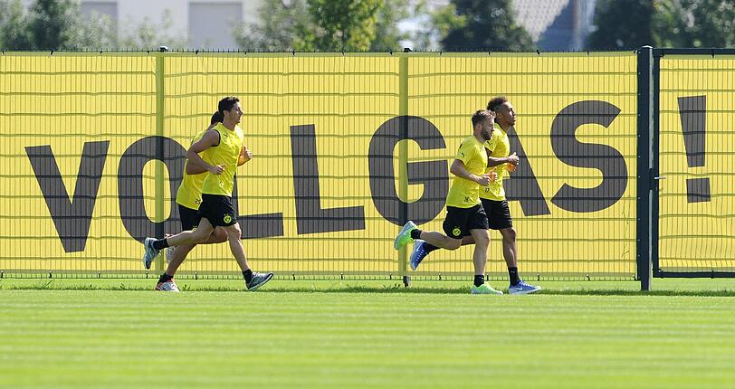 Lewandowski ist zurück im Dortmund Training. Am Sonntag hat der polnische Stürmer die Vorbereitung auf die neue Saison begonnen.