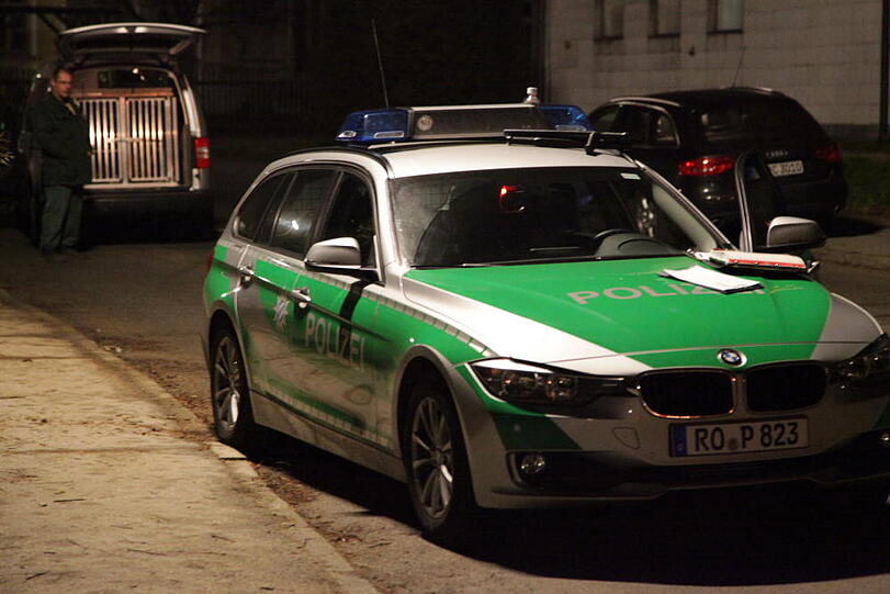 Ein 36-Jähriger flippt aus, tritt eine Tür ein und spricht von Selbstmord. Sogar das SEK musste in Schechen ausrücken.