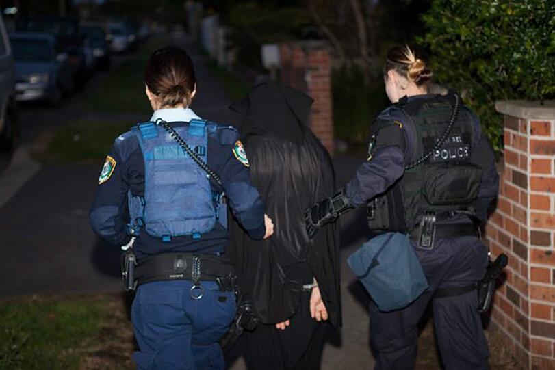Größter Anti-Terror-Einsatz in der australischen Geschichte: Ein 22-Jähriger hatte Massen-Enthauptungen von Passanten geplant. Die Bilder vom Einsatz der Polizei.