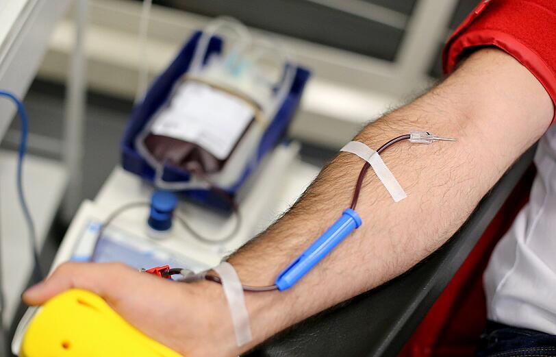 Um mehr Menschen zum Blut spenden zu gewinnen, sollen dem BRK regelmäßig Räume in städtischen Einrichtungen zur Verfügung gestellt werden, so eine Forderung der SPD.