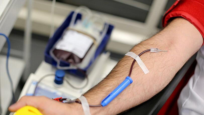 Um mehr Menschen zum Blut spenden zu gewinnen, sollen dem BRK regelmäßig Räume in städtischen Einrichtungen zur Verfügung gestellt werden, so eine Forderung der SPD. Um mehr Menschen zum Blut spenden zu gewinnen, sollen dem BRK regelmäßig Räume in städtischen Einrichtungen zur Verfügung gestellt werden, so eine Forderung der SPD.