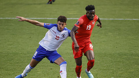 Alphonso Davies (r.) nimmt mit Kanada am Gold Cup teil.