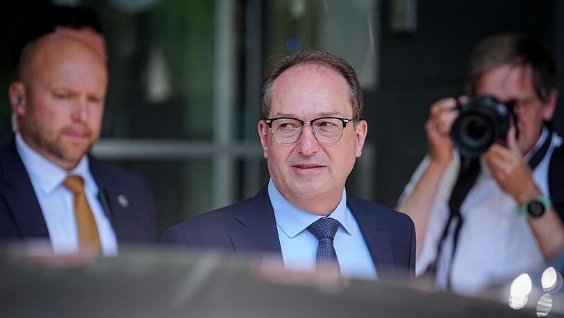 Bundesinnenminister Alexander Dobrindt (CSU) beantwortete bei der Vorstellung eines Lagebilds zur Cyberkriminalität auch Fragen zu den Grenzkontrollen.