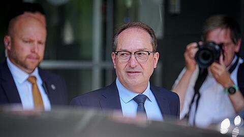 Bundesinnenminister Alexander Dobrindt (CSU) beantwortete bei der Vorstellung eines Lagebilds zur Cyberkriminalität auch Fragen zu den Grenzkontrollen.