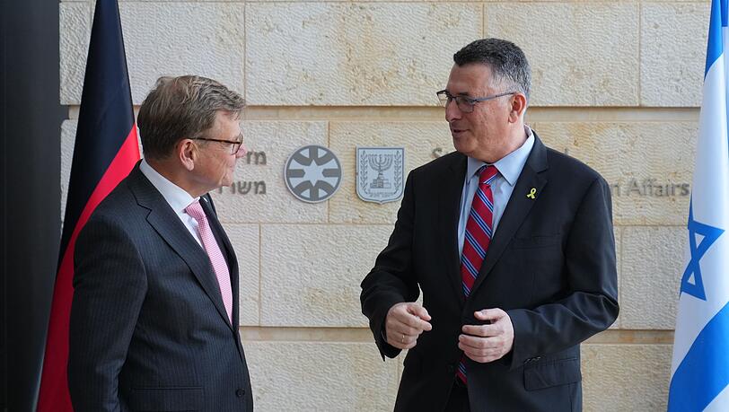 Der Außenminister hat in Jerusalem mit seinem israelischen Kollegen Saar über die humanitäre Lage in Gaza gesprochen.