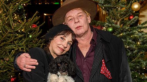 Meret und Ben Becker bei der Premiere des 21. Roncalli-Weihnachtscircus im Tempodrom Berlin. Nur wenige Tage zuvor ist ihr Vater, der bekannte Schauspieler Rolf Becker, verstorben.