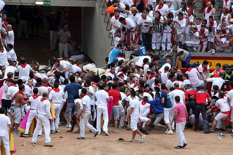 Stierhatz brutal: Aktuelle Bilder aus Pamplona.