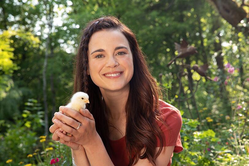 Ab 8. September lösen Jojo und Patricia sonntags um 10 Uhr im Disney Channel abwechselnd verrückte Tierrätsel. Sie machen sich auf die Suche nach einem ganz bestimmten Tier, das drei bestimmte Eigenschaften hat. Zum Beispiel: &bdquo;Finde ein Tier, das sich einkugeln kann, über 100 Füße hat und sich auf sein Essen setzt.&ldquo; Was das wohl sein könnte? Auf der Suche nach dem richtigen Tier reisen die beiden durch Europa und Afrika und begegnen dabei den verschiedensten heimischen Tieren und Exoten!