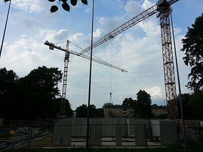 Nach dem Abriss eines alten Wohngebäudes am Canaletto wird derzeit  an einer der größten Baustellen Münchens gewerkelt. Foto: Strasser
