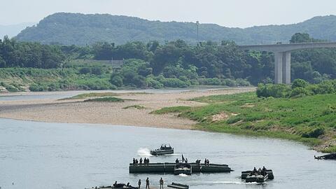 Streitkräfte beider Länder halten derzeit nahe der Grenze zu Nordkorea ihre jährliche Militärübung ab. (Archivbild) Streitkräfte beider Länder halten derzeit nahe der Grenze zu Nordkorea ihre jährliche Militärübung ab. (Archivbild)