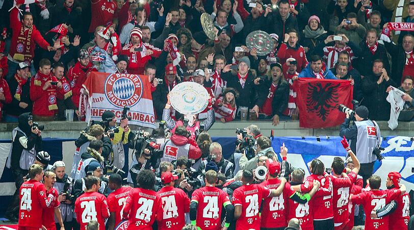Wird das zum gewohnten Bild? März-Meister FC Bayern!