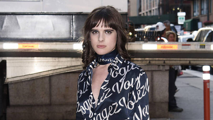 Hari Nef ist das erste Transgender-Model das bei IMG unter Vertrag steht. Hari Nef ist das erste Transgender-Model das bei IMG unter Vertrag steht.