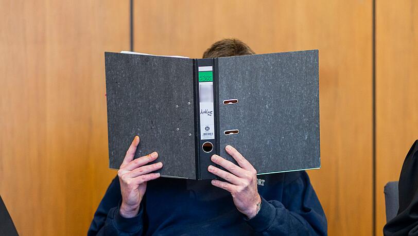 Erst Gift im Kaffee, dann 23 Schl&auml;ge mit einem Eisenrohr: Nach dem Tod seiner Ex-Lebensgef&auml;hrtin wird ein 41-J&auml;hriger zu 13 Jahren Gef&auml;ngnis verurteilt. (Archivbild)