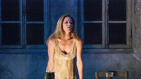 Die Sopranistin Barbara Hannigan in "Written on Skin".
