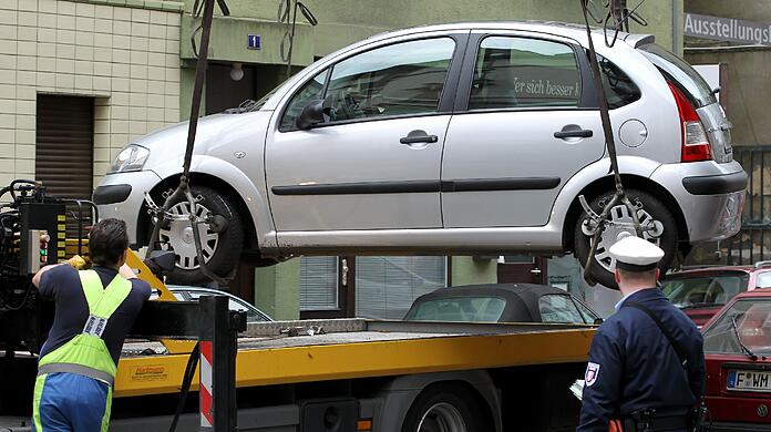 Wer frech parkt, muss mit dem Abschleppwagen rechnen. (Symbolbild)