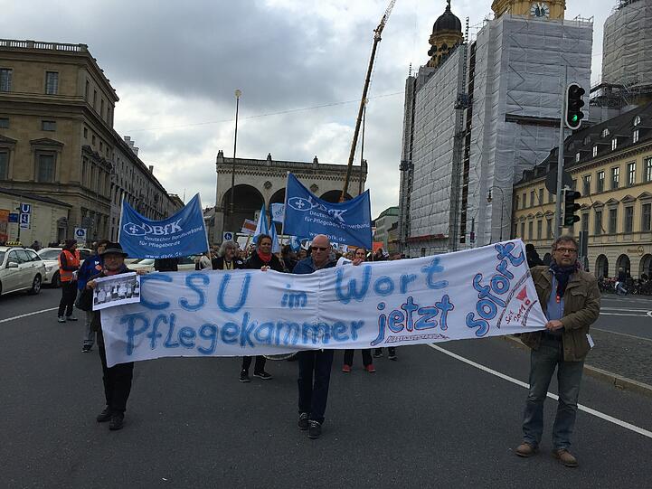 Alle Bilder von der Pfleger-Demo am Dienstag zum Durchklicken.
