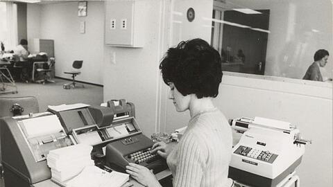 1968 bis 1972 werden so Lochkarten in der Dresdner Bank erstellt.