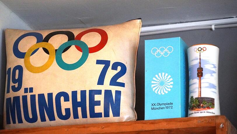 Von Kissen bis Vase: Das M&uuml;nchen 72 am Holzplatz ist randvoll mit Original-Artikeln aus der Zeit der olympischen Spiele in M&uuml;nchen. Vielleicht wandert das ein oder andere St&uuml;ck jetzt r&uuml;ber nach Giesing.