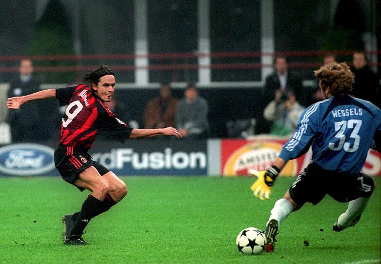 46 Tore: Strafraum-Phantom und italienisches Sturm-Phänomen Filippo Inzaghi (Juventus Turin/AC Mailand). Hier netzt "Pippo" gegen Ex-Bayern-Keeper Stefan Wessels ein.