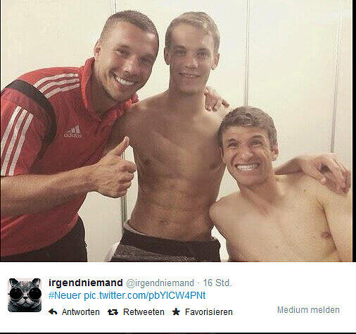 Euphorie nach dem Spiel: Poldi veröffentlicht nach dem Frankreich-Spiel intime Einblicke in die Mannschaftskabine.