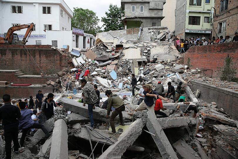 Ausnahmezustand in Kathmandu: Nach dem schwersten Erdbeben seit über 80 Jahren wurde in Nepal der Notstand ausgerufen. Die erschütternden Bilder.