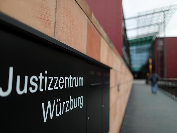 Blick auf das Landgericht in Würzburg. Foto: Daniel Karmann/Archivbild