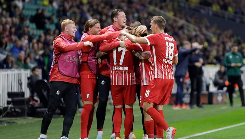Der SC Freiburg machte durch einen Kantersieg in Nantes das Weiterkommen klar.