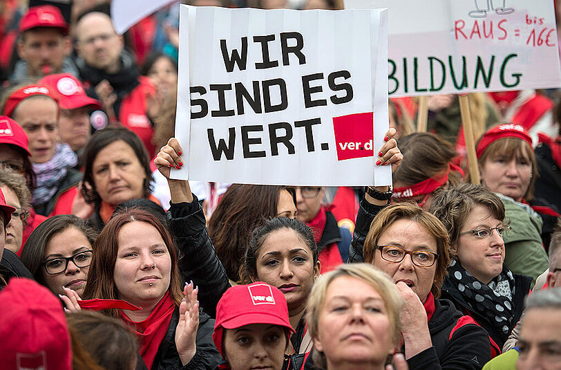 Protest von Kita-Erzieherinnen und Sozialarbeiter in Düsseldorf.