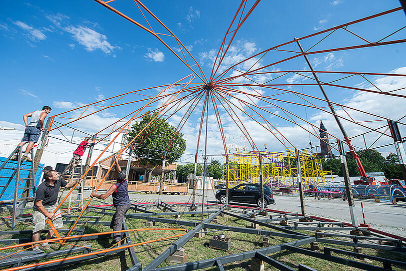 Wie schaut's aktuell aus in Straubing? Die Bilder vom Gäubodenfest-Aufbau.