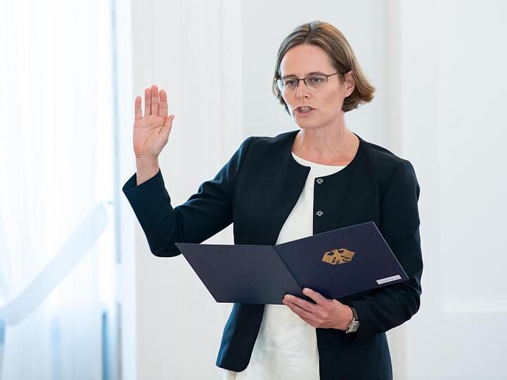 Astrid Wallrabenstein wird als neue Richterin am Bundesverfassungsgericht vereidigt.