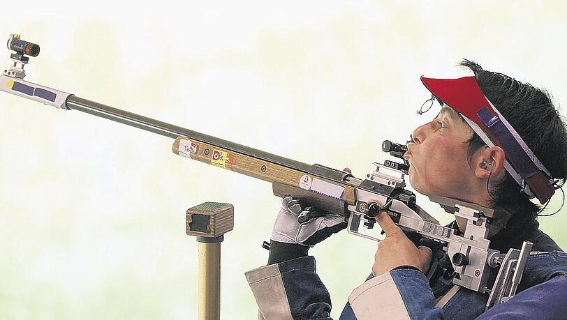Wieder nichts: Sonja Pfeilschifter zielte auch beim Dreistellungskampf mit dem Luftgewehr nicht genau genug und flog in der Quali raus. Wieder nichts: Sonja Pfeilschifter zielte auch beim Dreistellungskampf mit dem Luftgewehr nicht genau genug und flog in der Quali raus.