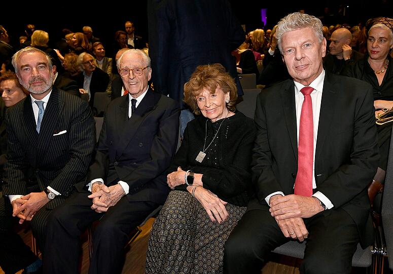 Herzog Franz von Bayern (2.v.l.) mit Partner Thomas Greinwald sowie Charlotte Knobloch und Dieter Reiter