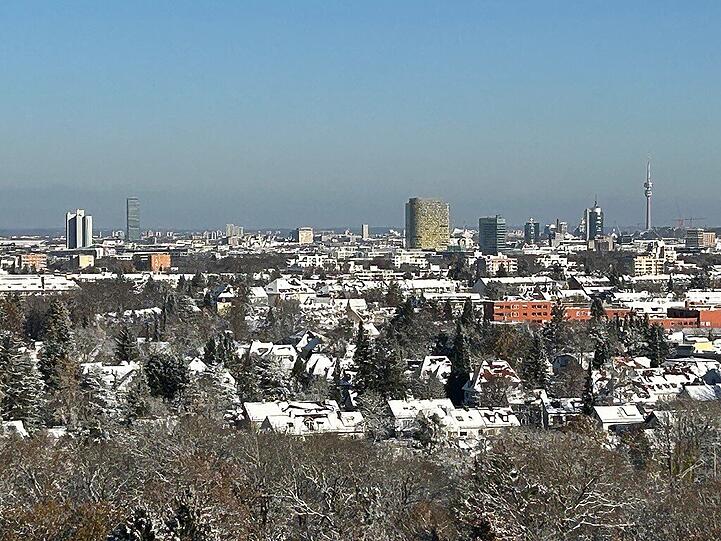 Blick auf eine weiße Stadt.
