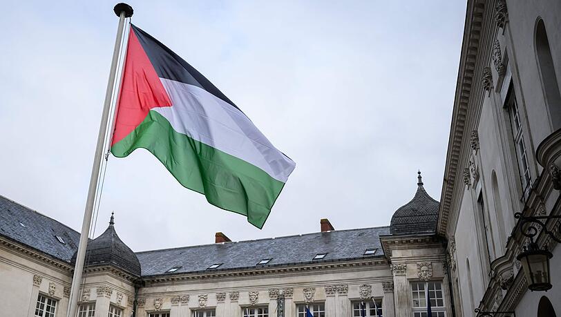 Einige französische Kommunen haben die palästinensische Flagge gehisst.