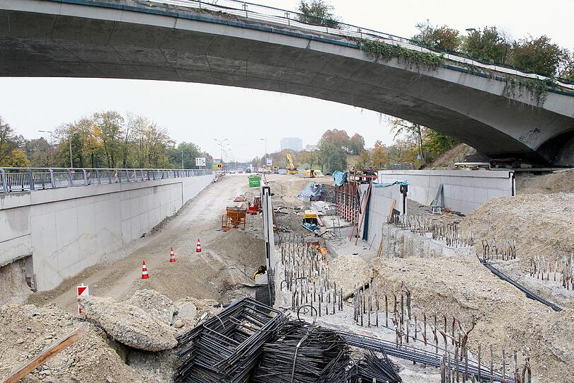 Unter der Westpark-Brücke wird nach Abschluss der Bauarbeiten der nördliche Teil des Kiesselbach-Tunnels beginnen und enden.