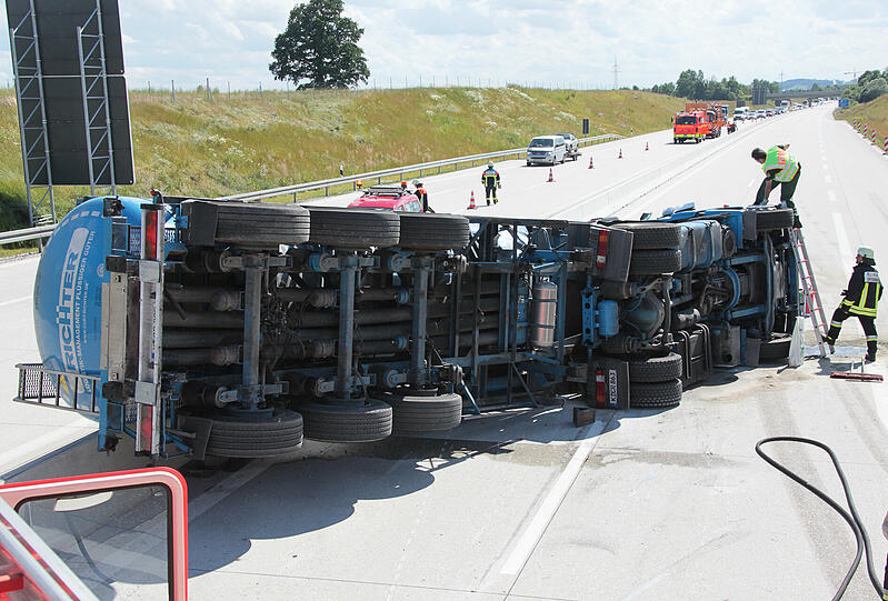 Die Autobahn musste total gesperrt werden.