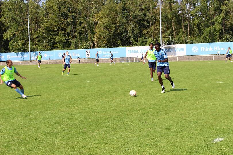 Schrecksekunde für Degenek beim Training am Freitag. Hier die Bilder vom Vormittagstraining.