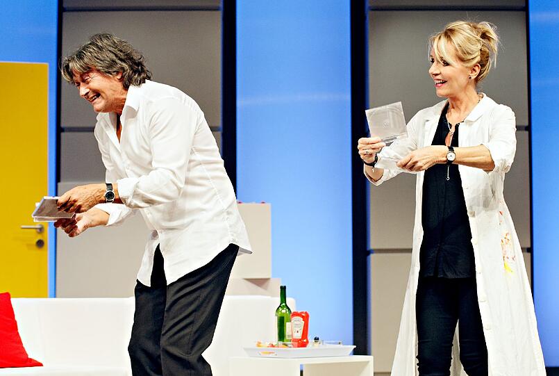 Herbert Herrmann und Nora von Collande in der französischen Komödie &bdquo;Anderthalb Stunden zu spät&ldquo;.