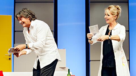 Herbert Herrmann und Nora von Collande in der französischen Komödie &bdquo;Anderthalb Stunden zu spät&ldquo;.
