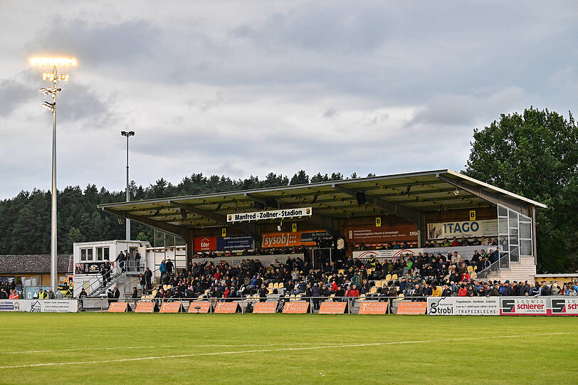 Regionalliga-Idylle in der Oberpfalz: Die DJK Vilzing empfängt den TSV 1860 im Manfred-Zollner-Stadion in Cham. Regionalliga-Idylle in der Oberpfalz: Die DJK Vilzing empfängt den TSV 1860 im Manfred-Zollner-Stadion in Cham.