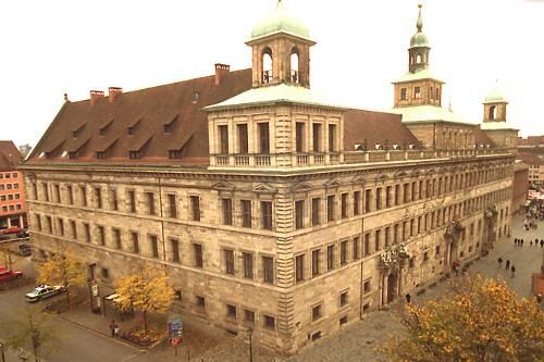 Im Nürnberger Rathaus sind die Jobs sicher.